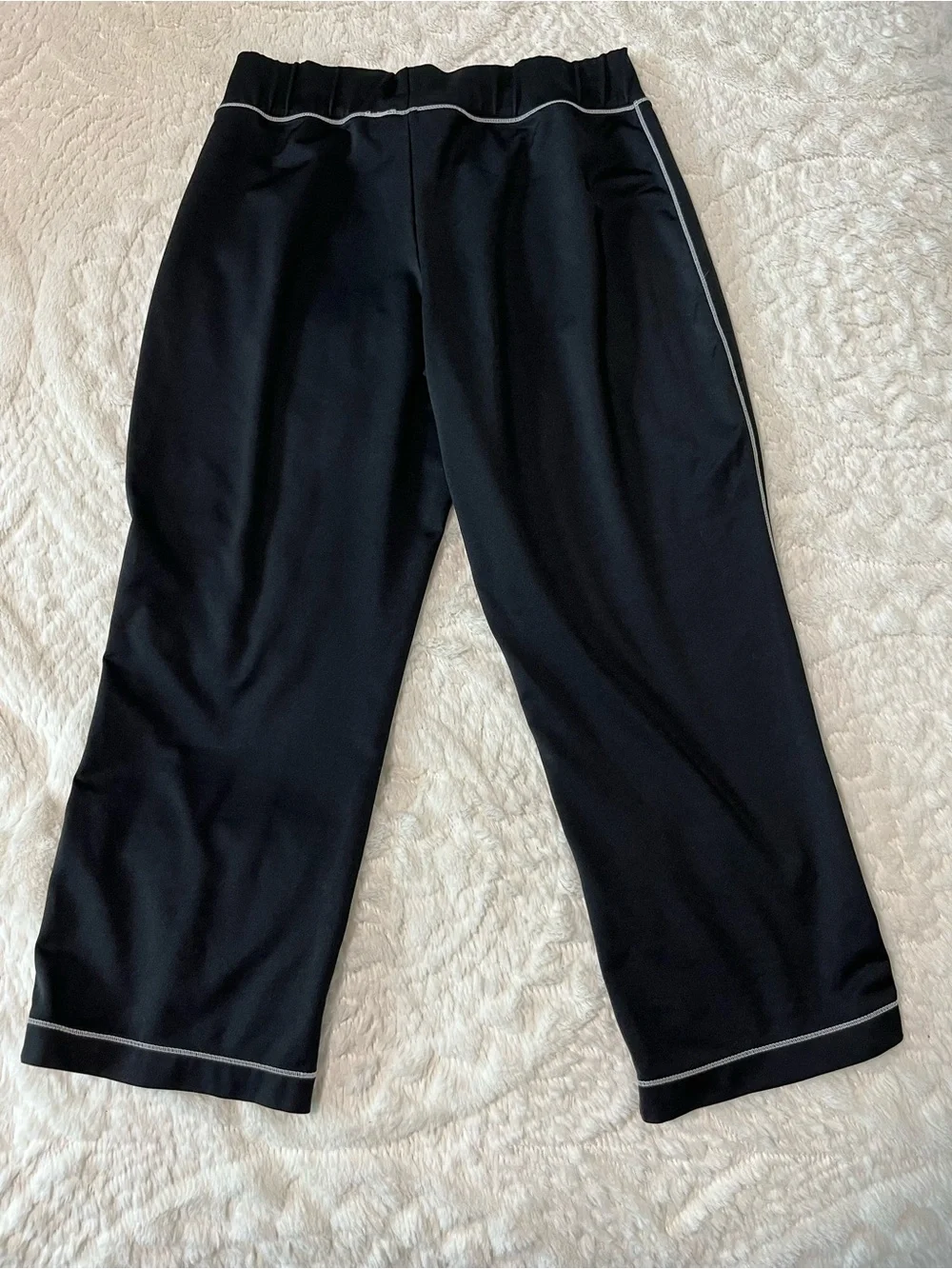 Nike Black Cropped Training Pants with White Piping Size S(4-6)